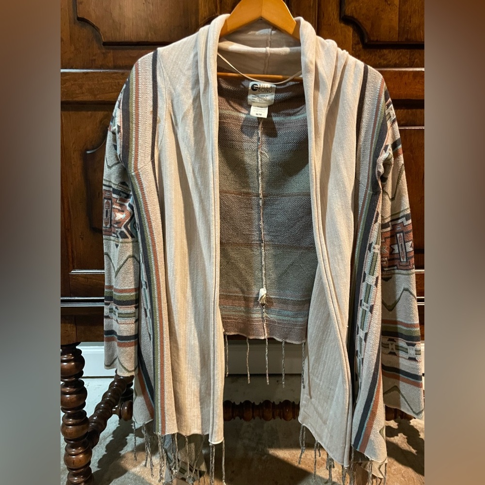 Billabong sweater size M
